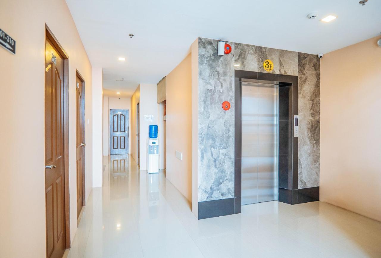 Reddoorz Plus @ Hotel Platinum Occidental Mindoro San Jose  Exterior photo