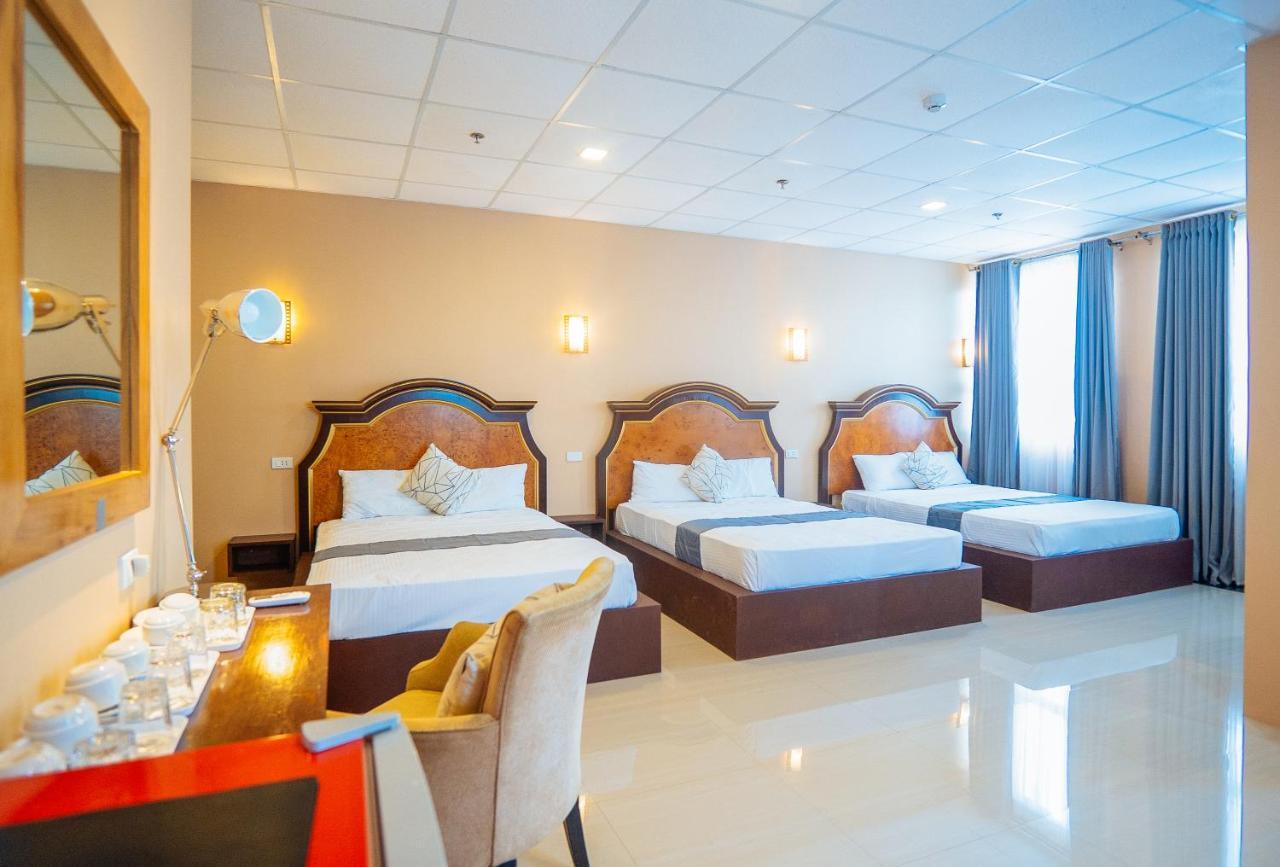 Reddoorz Plus @ Hotel Platinum Occidental Mindoro San Jose  Exterior photo